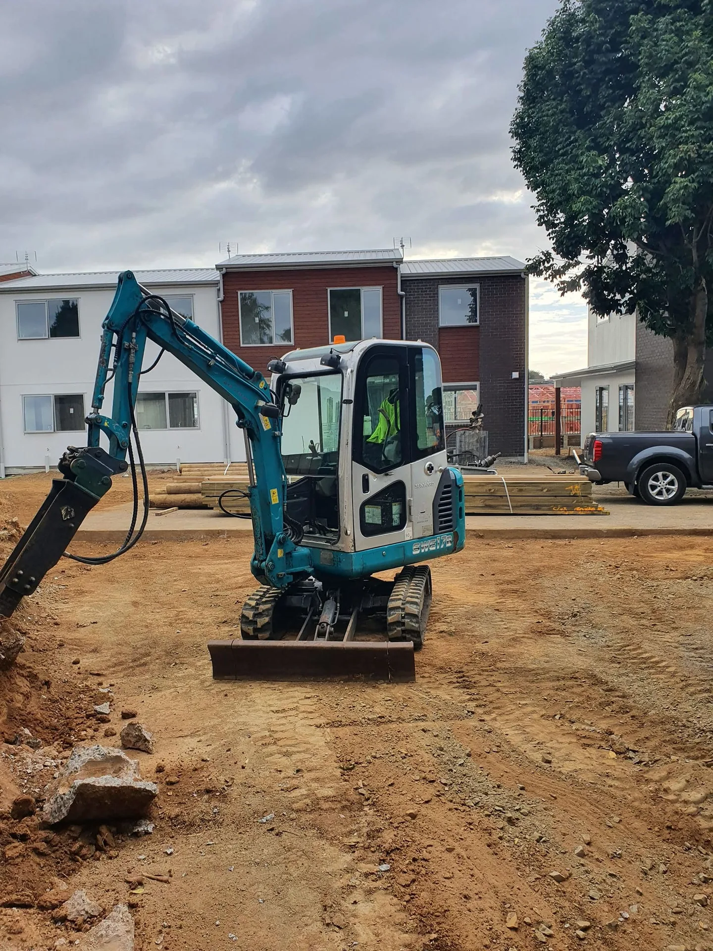 Owner-operator with Helium Retaining & Construction digger on site